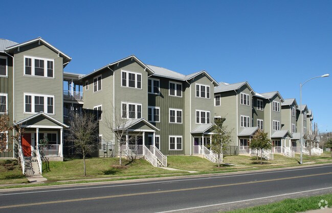 Building Photo - Lyons Garden