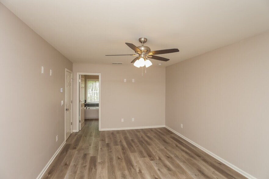 Building Photo - 1183 Crestbrook Dr