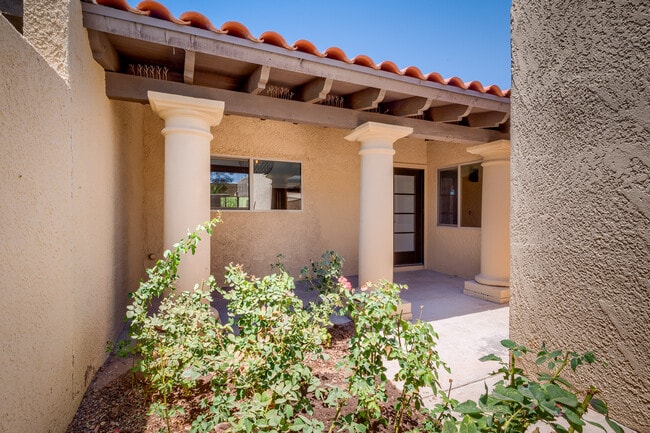 Gated Front Covered Patio - 5319 E Beverly Fair Dr