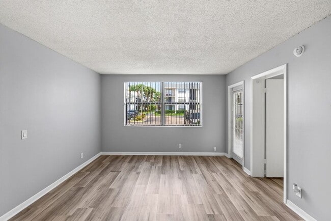Building Photo - ONE BEDROOM ONE BATHROOM!! WATERFRONT COMMUNITY