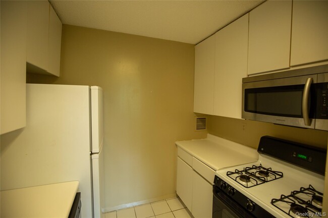 Building Photo - 2287 Johnson Ave