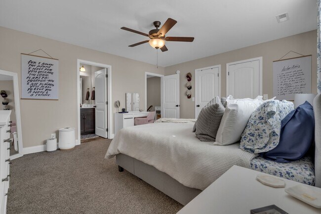 Building Photo - Pet Friendly Two Bedroom!