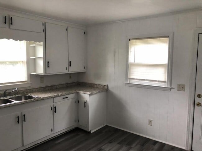 Building Photo - 4019 Laurinburg Rd