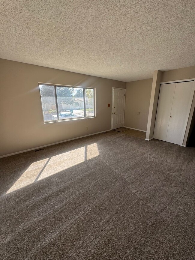 Building Photo - Lovely 3 bedroom 2 bath in North Colorado Springs