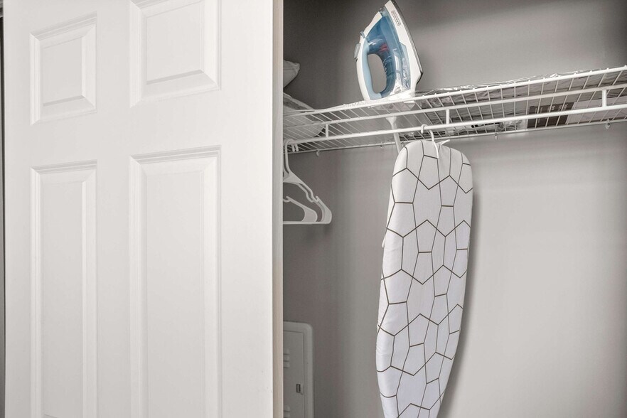 Building Photo - 800 Penn Ave