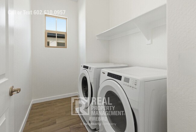 Building Photo - 2342 W Gloria Ln