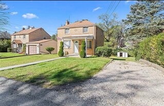 Building Photo - 118 Macfarlane Dr