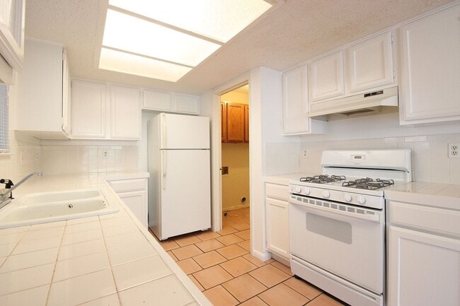 Building Photo - 9002 Sanger Dr