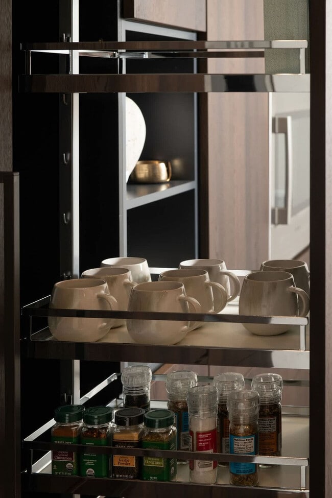 Building Photo - 22 E Elm St