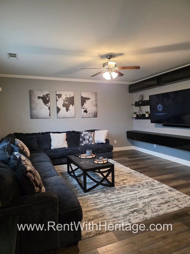 Building Photo - Amazing 5 Bedroom/ 3 Bath Home in Sweetwater, a Swim Tennis Community/ Attention to Detail / Grea...