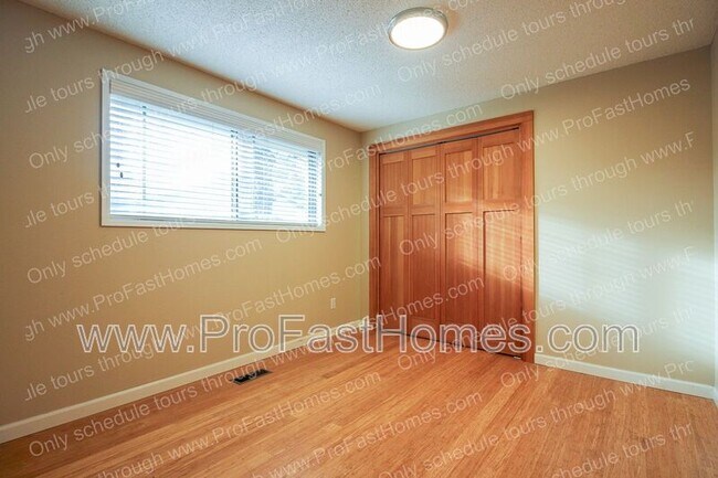 Building Photo - 14210 SW Rochester Dr