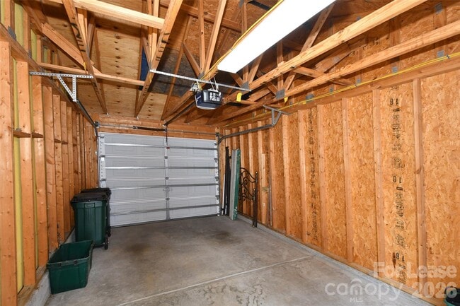 Building Photo - 8643 Beaver Creek Dr
