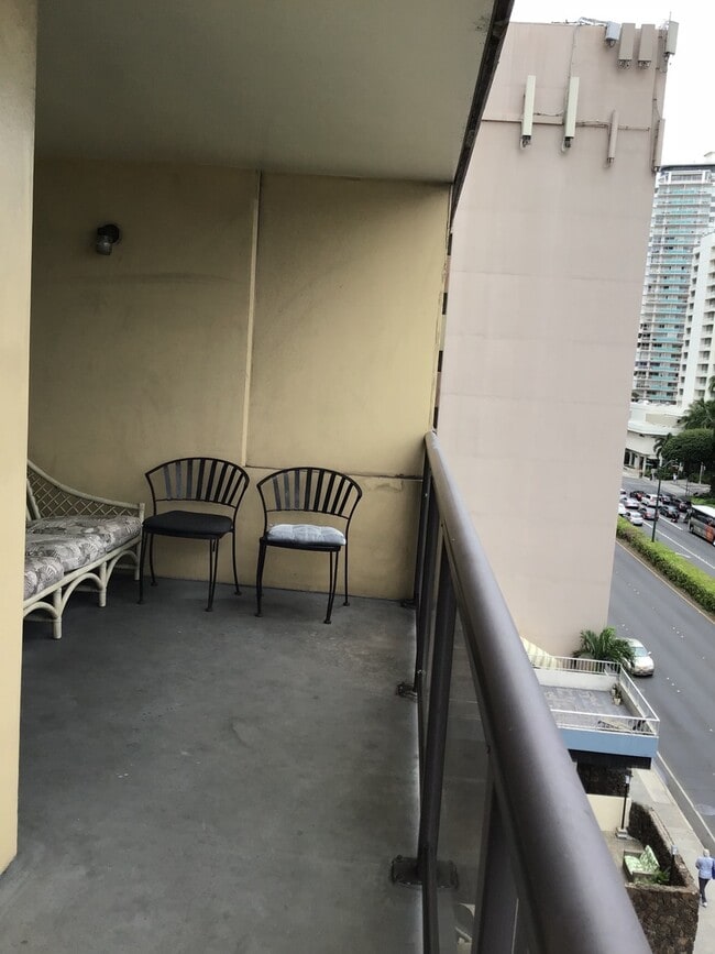 Building Photo - Ala Wai Terrace
