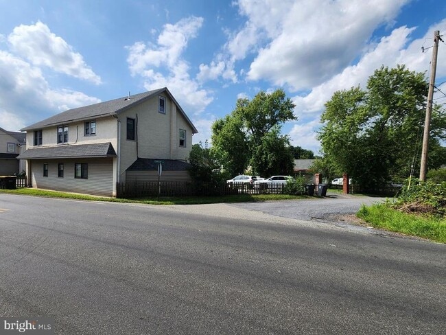 Building Photo - 203 E Cedarville Rd