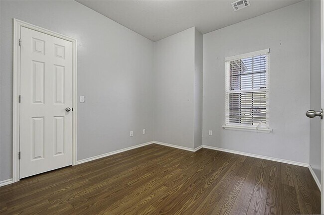 Building Photo - 5924 SE 66th St