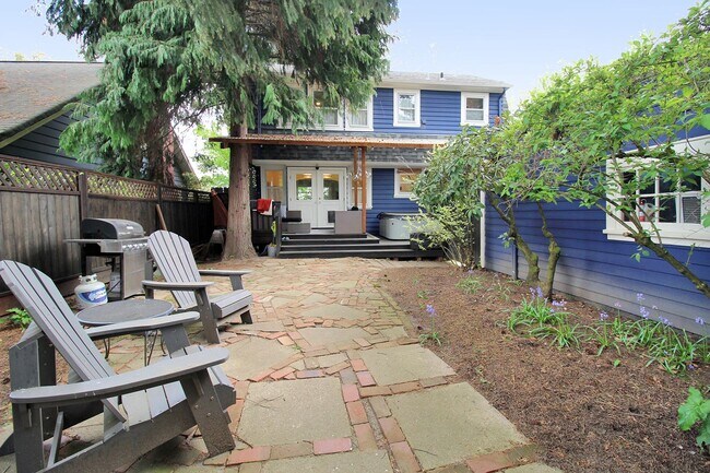 Building Photo - 2241 NE 33rd Ave