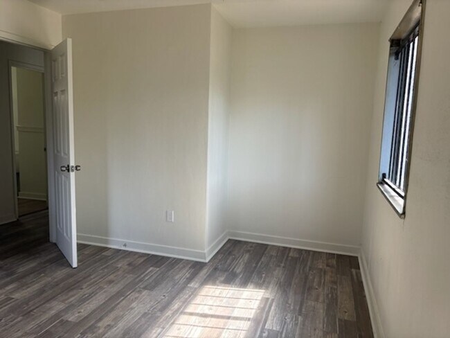 Building Photo - 1539 Woodburn St