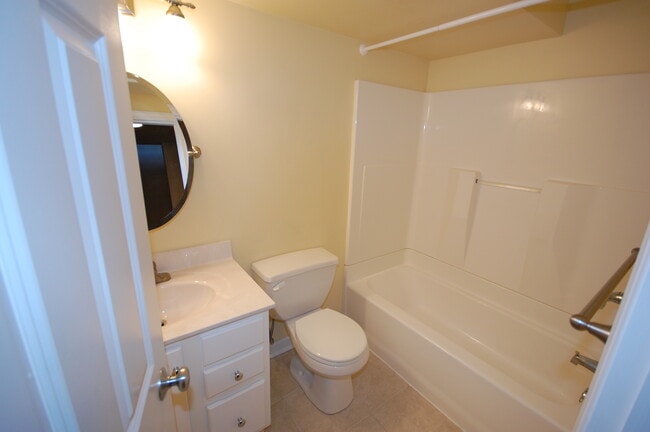 Basement Bathroom - 5832 Pierce St