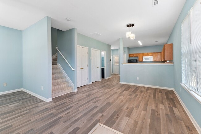 Building Photo - 7679 Creekside Ln