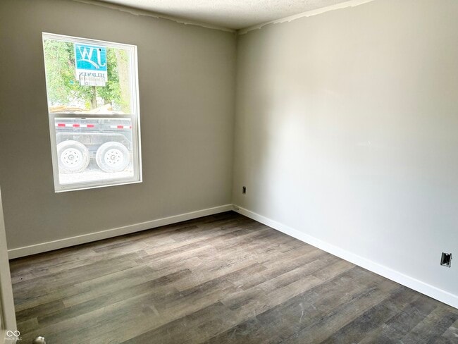 Building Photo - 276 N Vine St