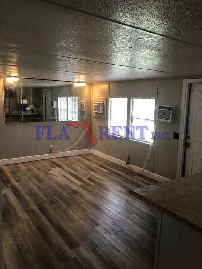 Building Photo - 3/2 Manufactured home with fenced in yard/ Bithlo area