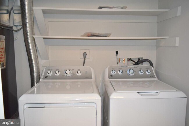 Building Photo - 12121 Chaucer Ln