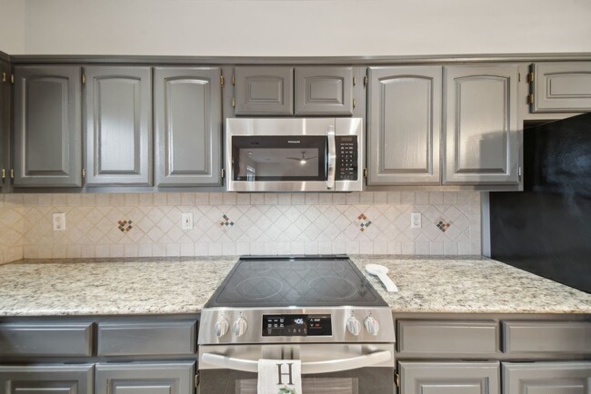 Building Photo - Remodeled 2 story in desired Stone Mill Br...