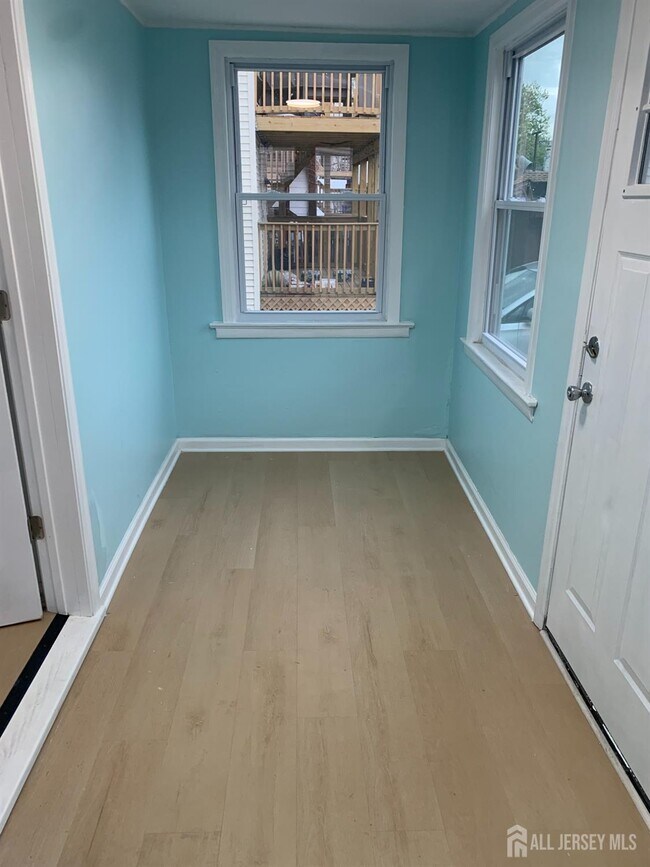 Building Photo - 47 Holly St