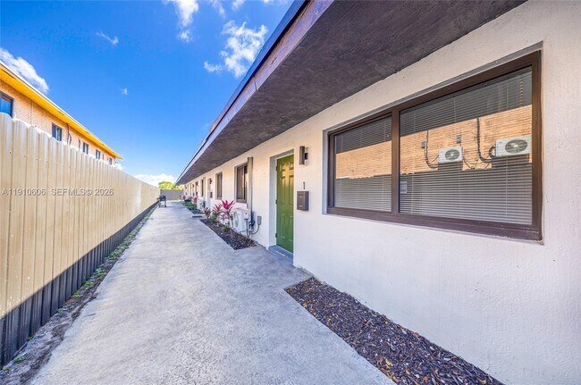 Building Photo - 920 NW 8th Ave