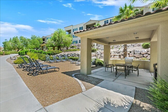 Building Photo - FULLY FURNISHED RENTAL