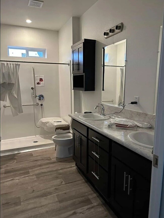 Building Photo - 17 Dart St