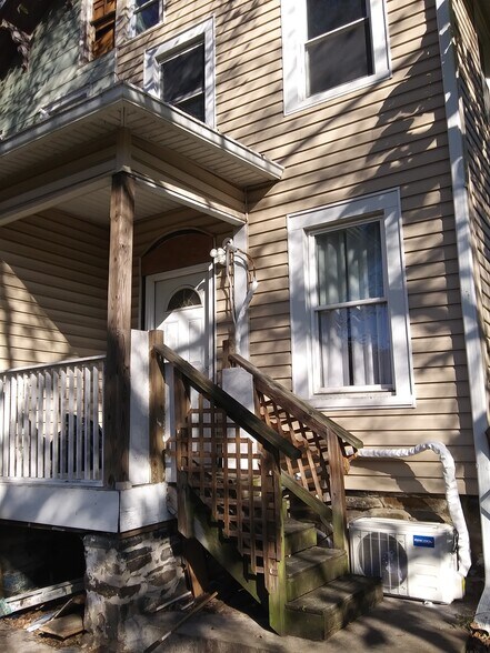 Primary Photo - 1347 Clipper Heights Ave