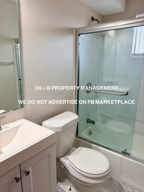 Building Photo - 1424 E Mart-Way Cir