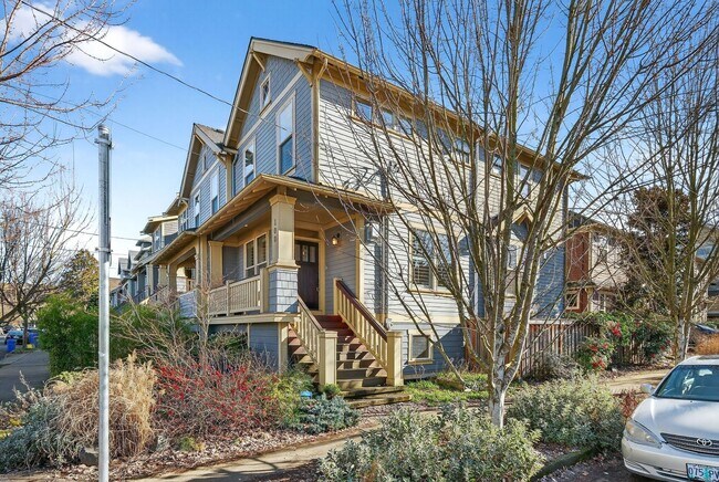 Building Photo - 100 NE Ivy St