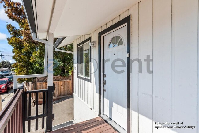 Building Photo - 1967 Solano Way