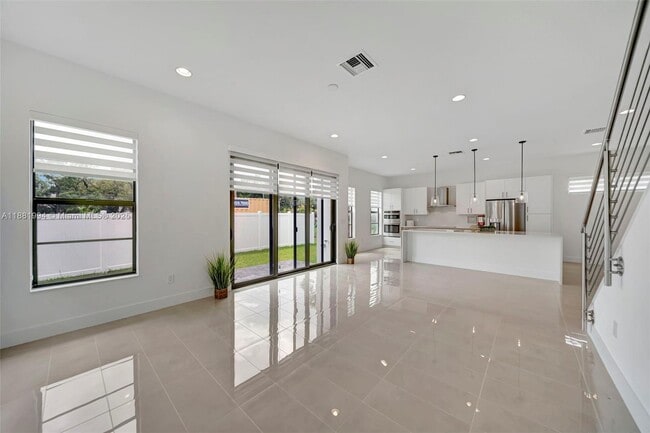 Building Photo - 1454 NW 23rd Ave