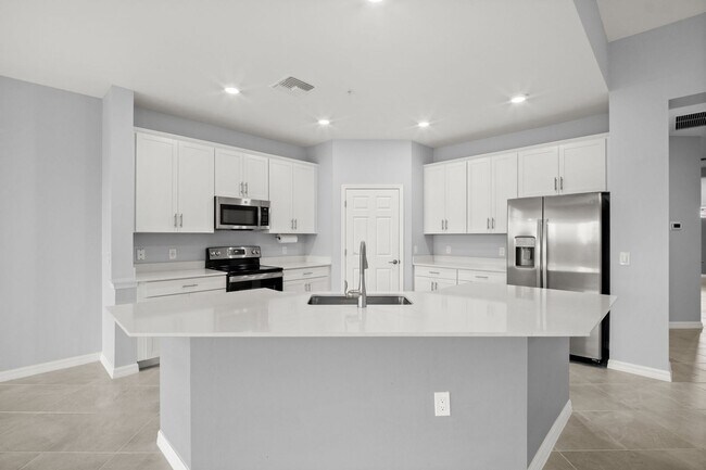 Building Photo - Stunning property, newer construction 3 sp...