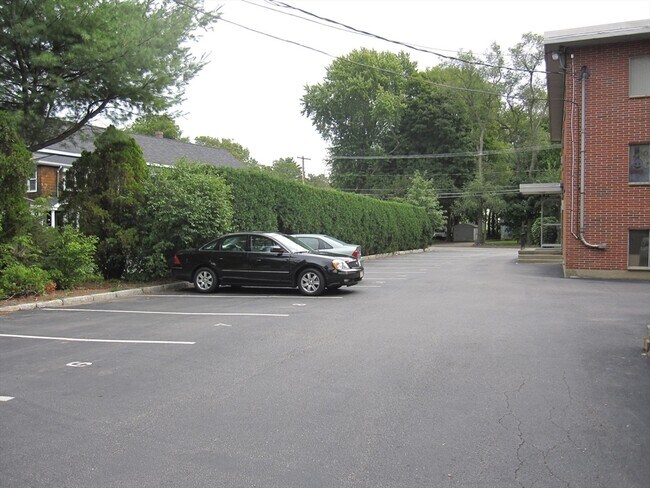 Building Photo - 194 Lincoln St