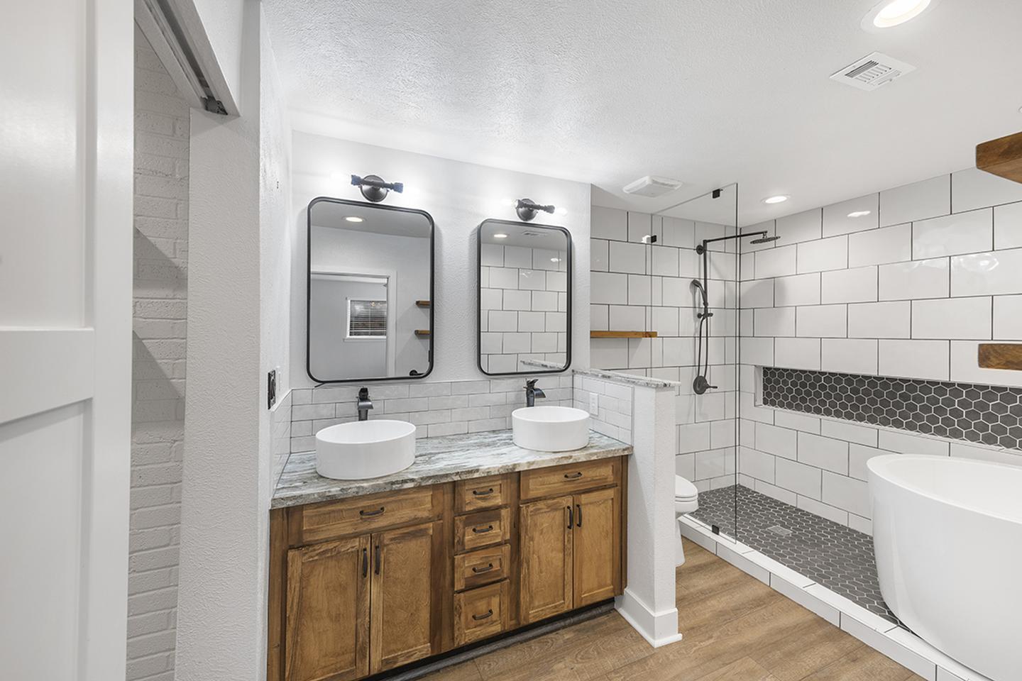 Building Photo - Chic Richardson Heights Estates home with ...