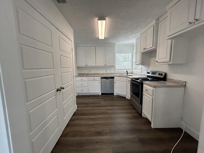 Building Photo - 3005 31st St