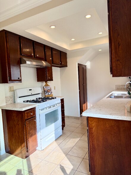 Building Photo - 232 S Pine St