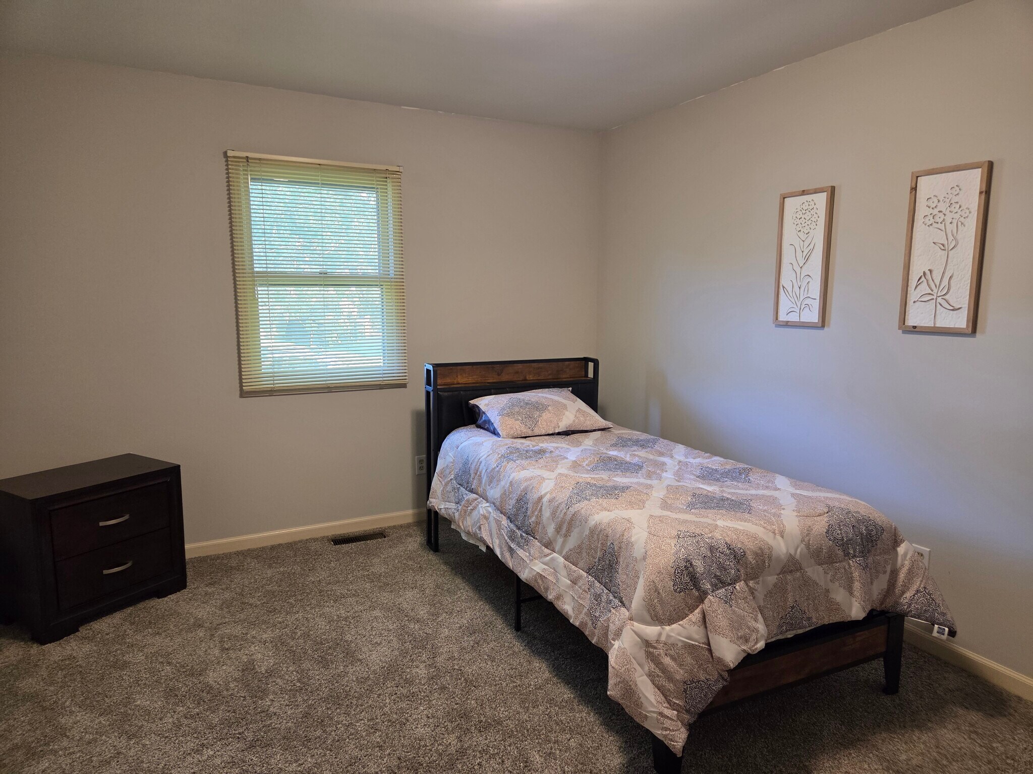 Building Photo - 5721 Gardenia Dr