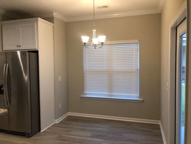 Building Photo - 3 Bedroom/2 Bath 5 minutes from base!!!