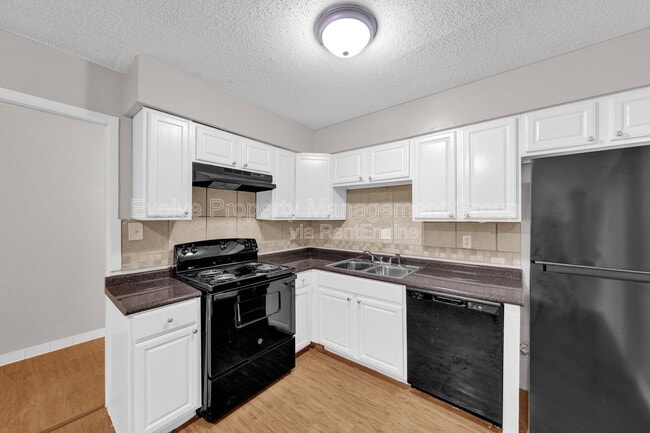 Building Photo - 696 Hobbs Dr