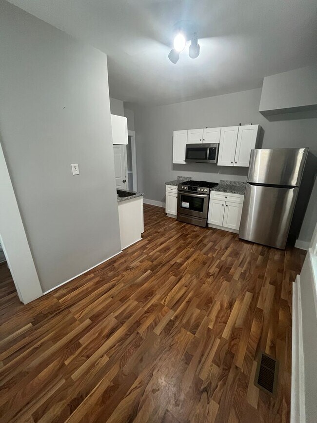 Building Photo - 4805 Eastern Ave