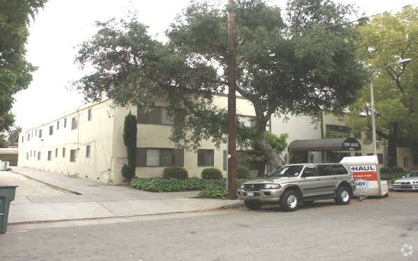 Building Photo - York House Apartments
