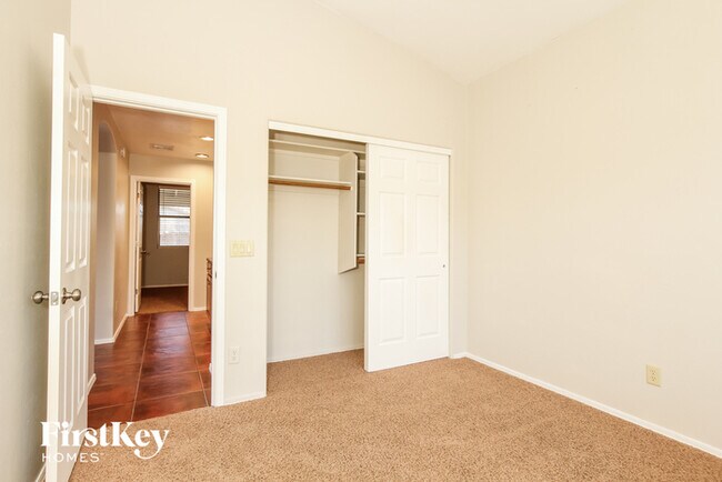 Building Photo - 8229 N Sombrero Point Dr
