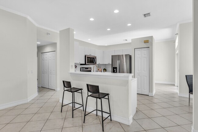 Building Photo - 1579 Banyan Way