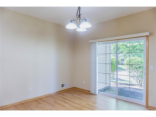 Building Photo - 875 Braunworth Ct
