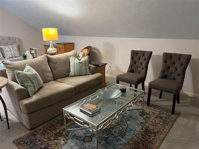 Building Photo - 2535 N MacGregor Way